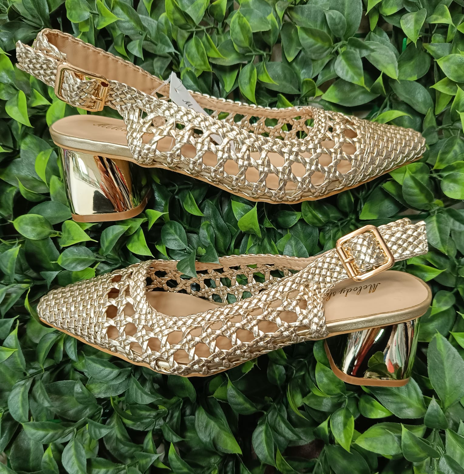 STILETTOS  DORADOS CALADOS