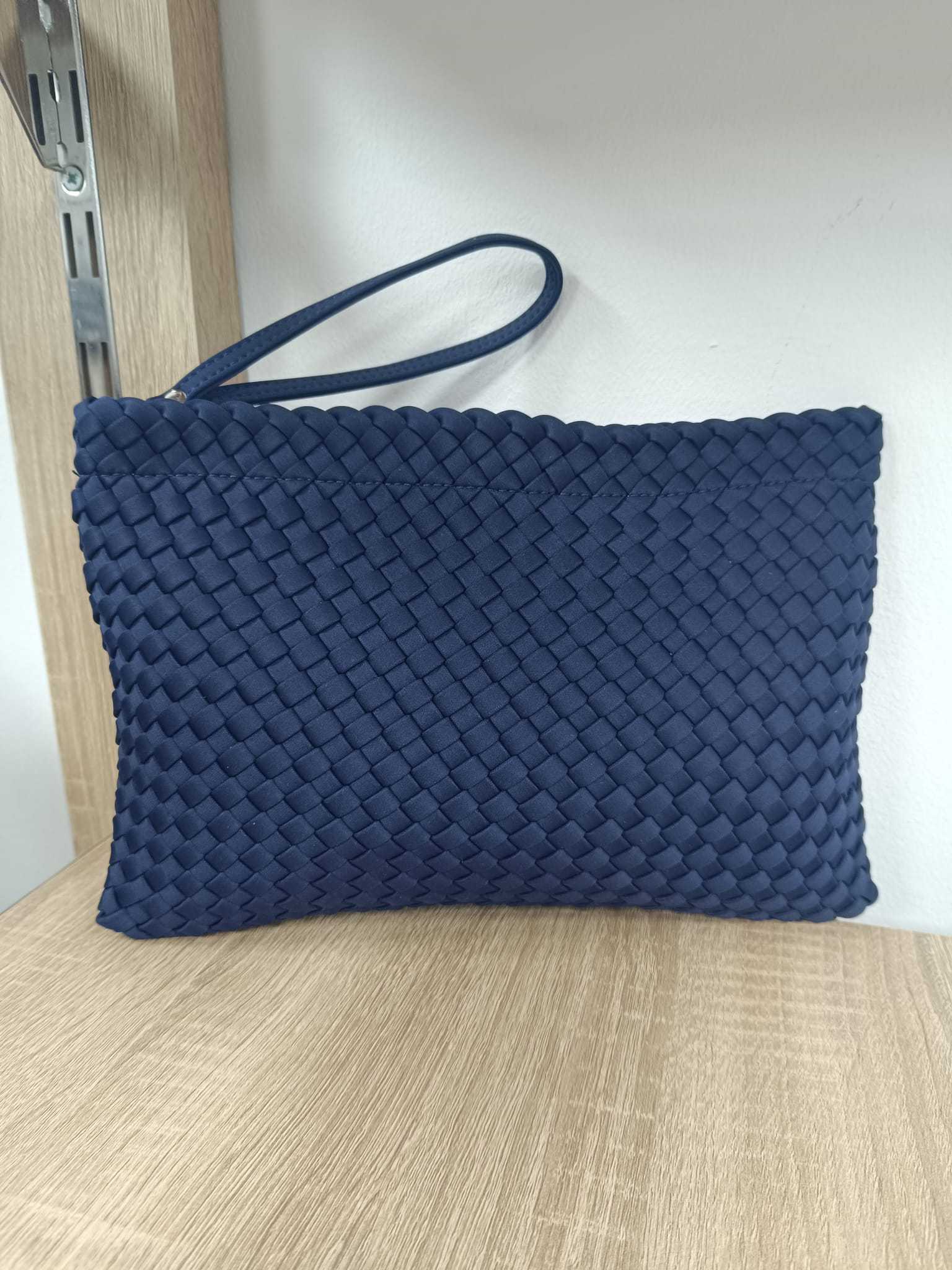 CARTERA MANO Y BANDOLERA