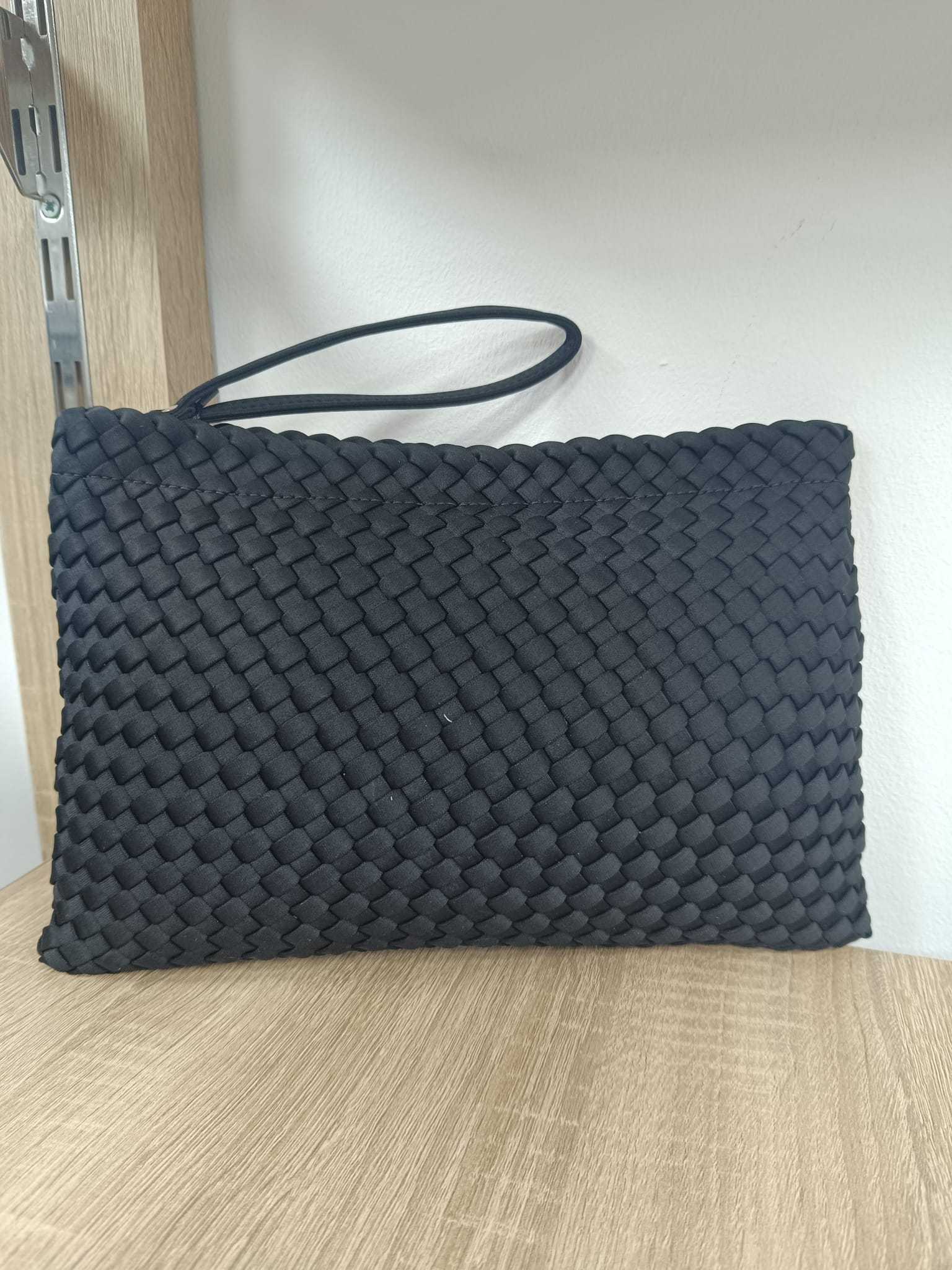 CARTERA MANO Y BANDOLERA