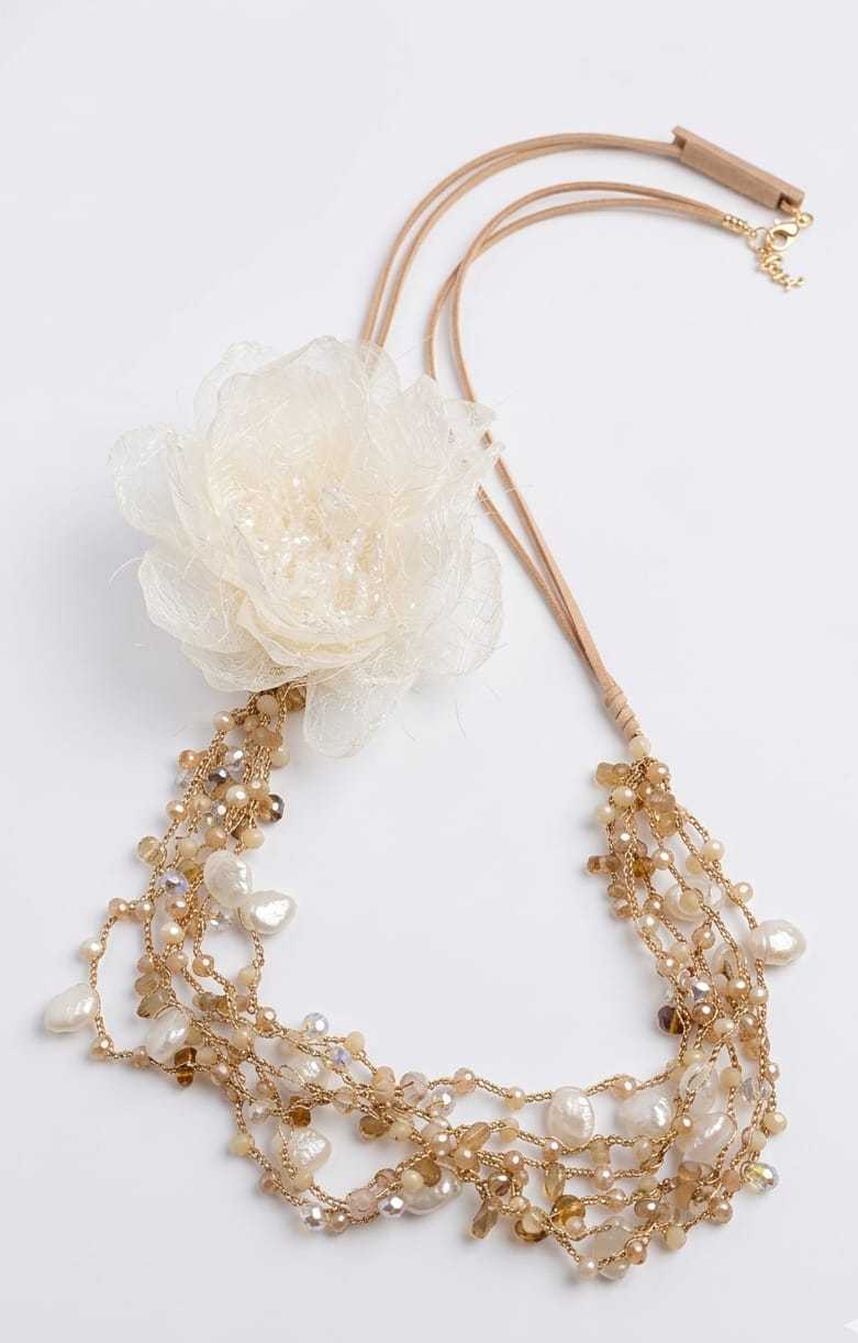 COLLAR FLOR BLANCO ROTO 3