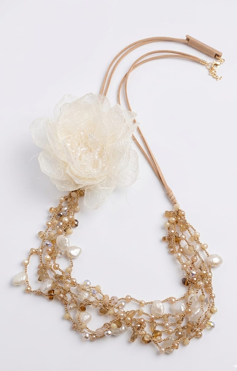 COLLAR FLOR BLANCO ROTO 3