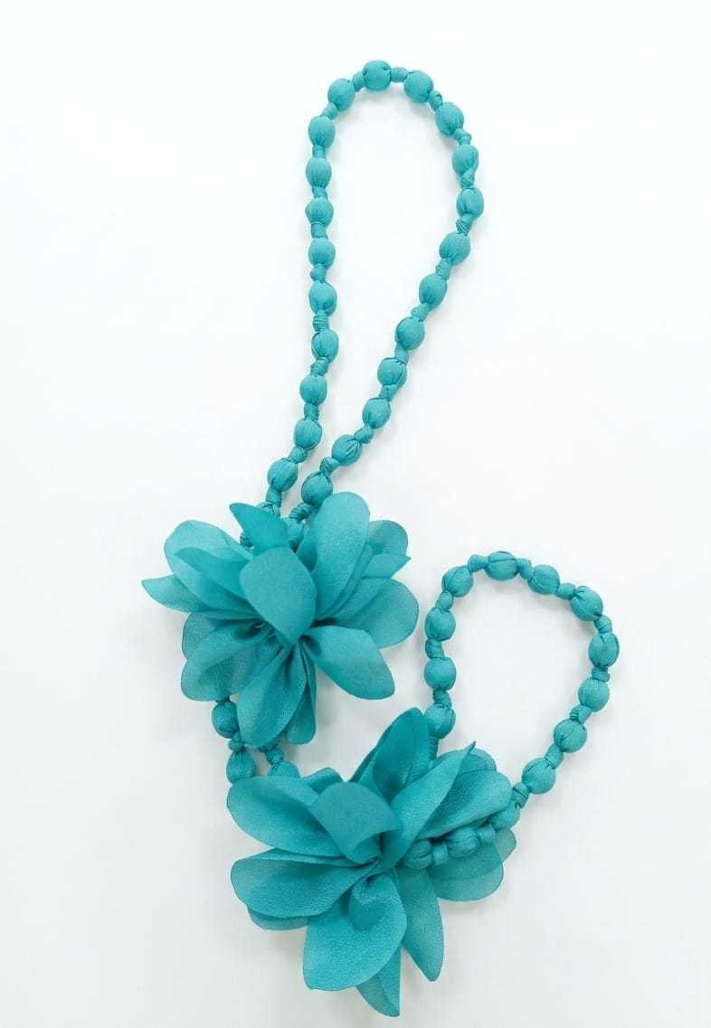 COLLAR BOLAS Y FLOR 